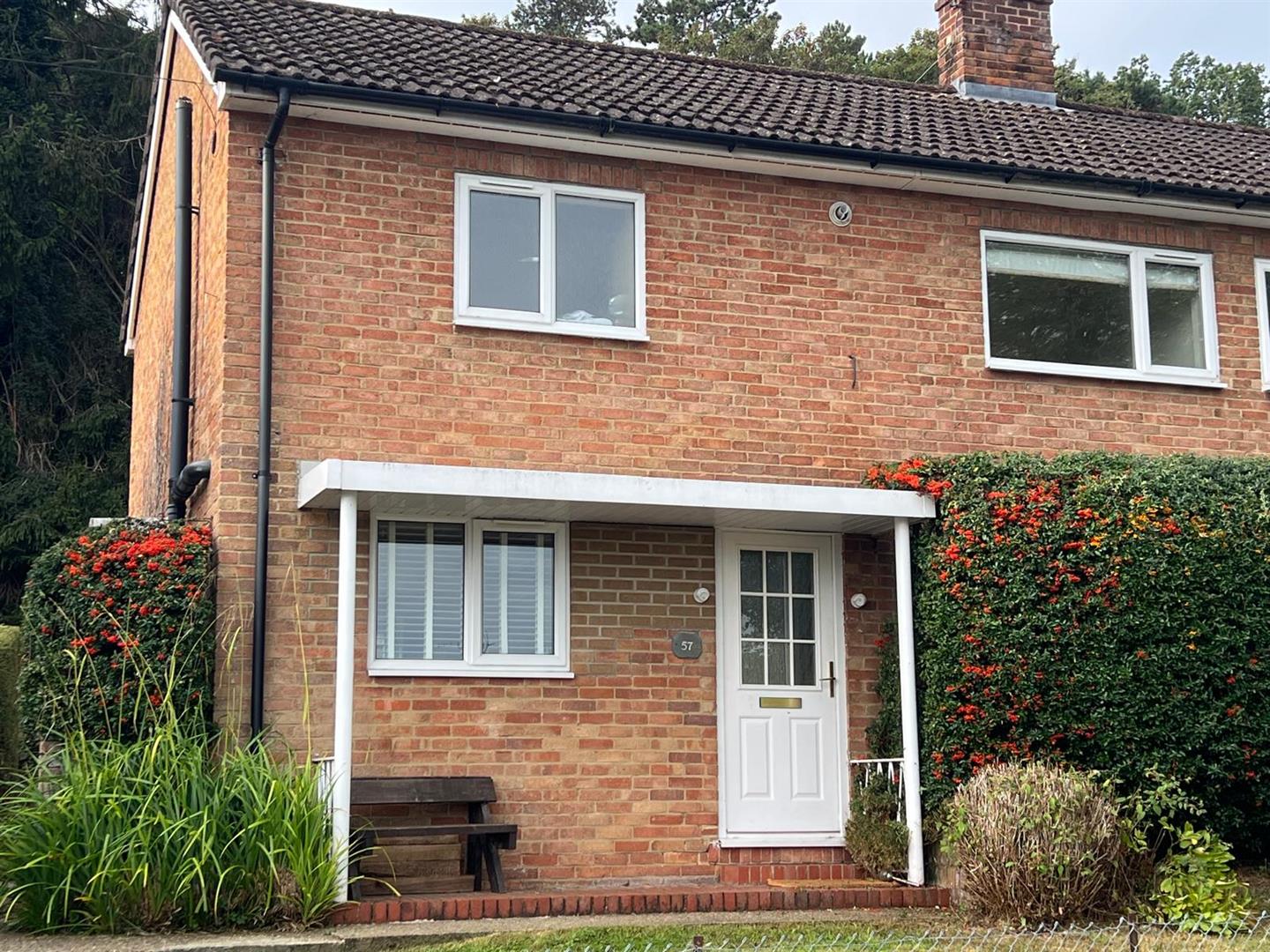 2 bed property in Crisp Road, Henley-On-Thames
